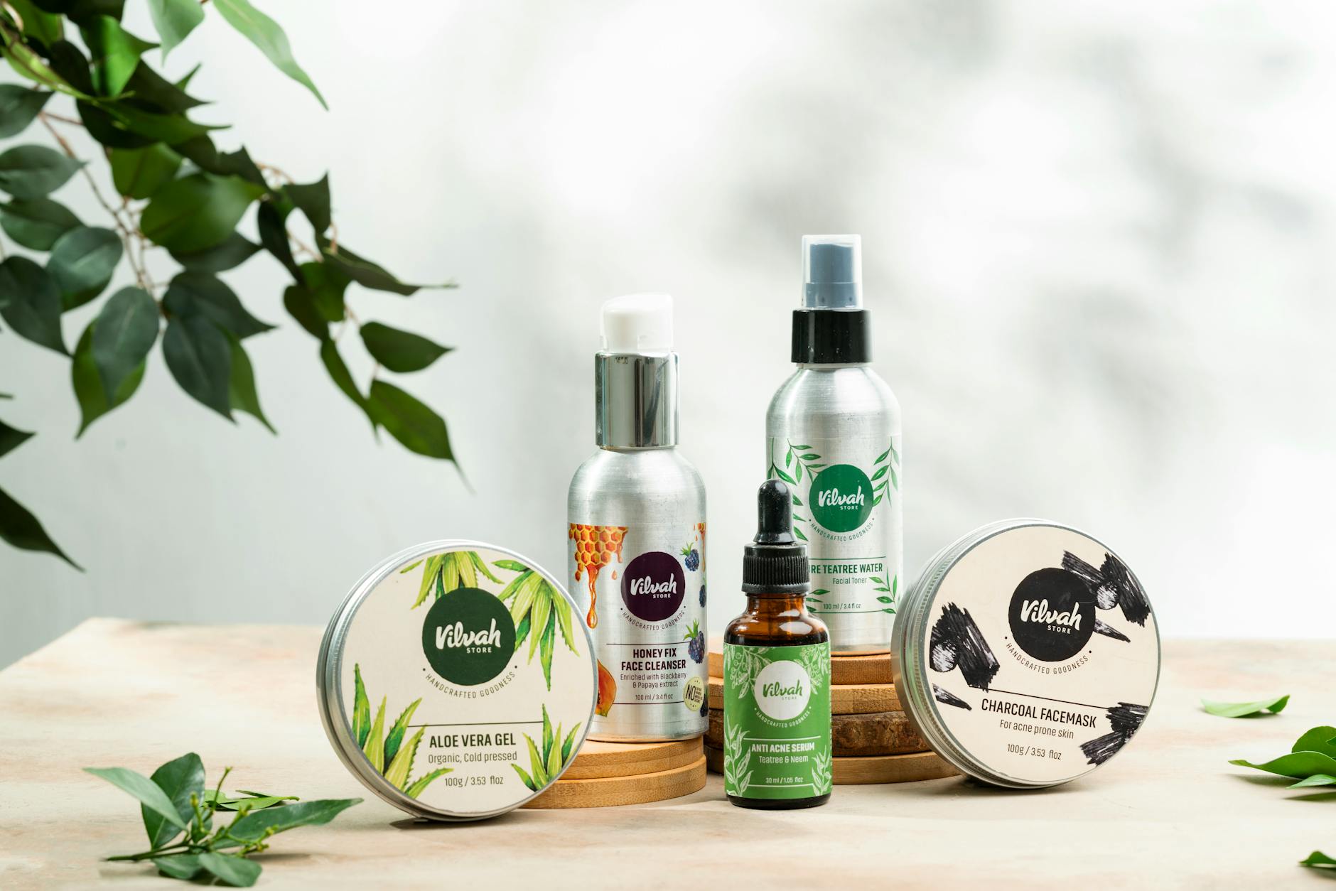 Naturalne kosmetyki do pielęgnacji twarzy: żel aloesowy i maseczka z węglem